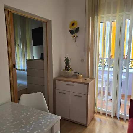 Valent-fast Wifi, Free Parking,balcony,near The *