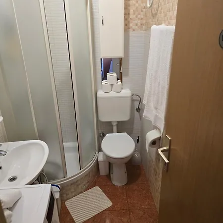 Apartment Valent-fast Wifi, Free Parking,balcony,near The *