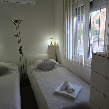 Valent-fast Wifi, Free Parking,balcony,near The * Zadar